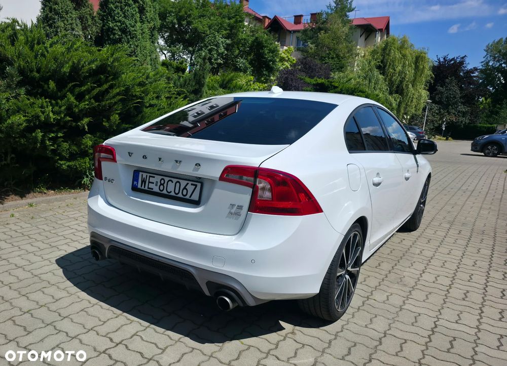 Volvo S60 T5 AWD R-Design - 5