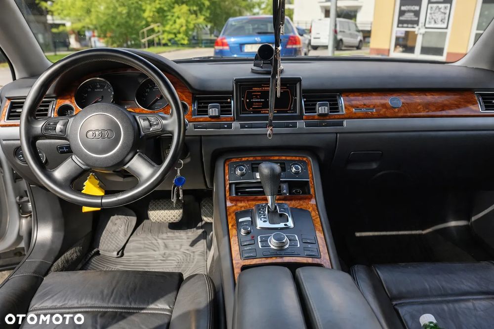 Audi A8 4.2 Quattro - 4