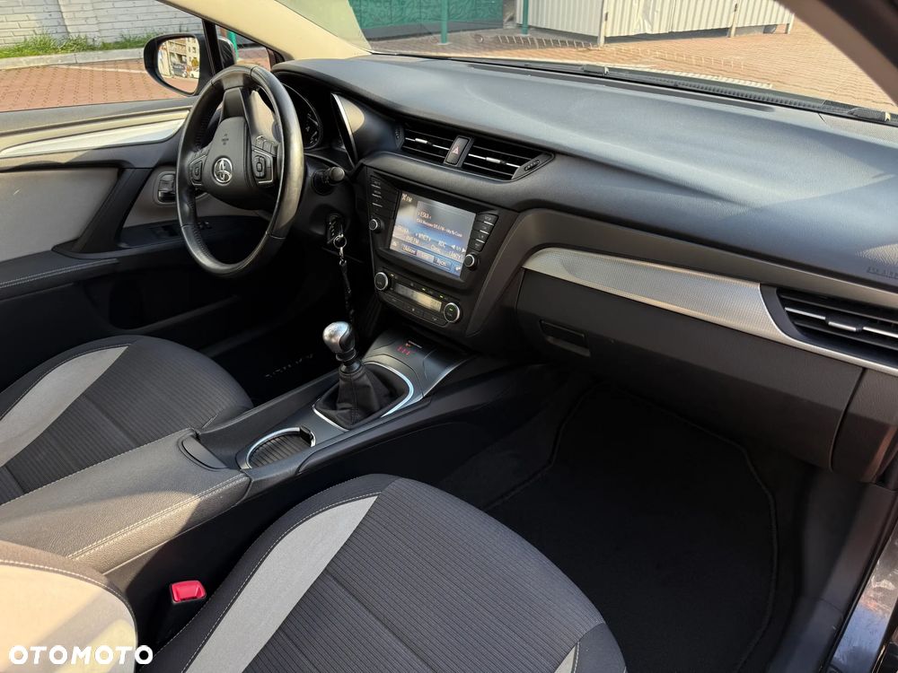 Toyota Avensis 2.0 D-4D Premium - 11