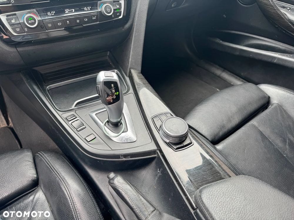 BMW Seria 3 330i xDrive - 18