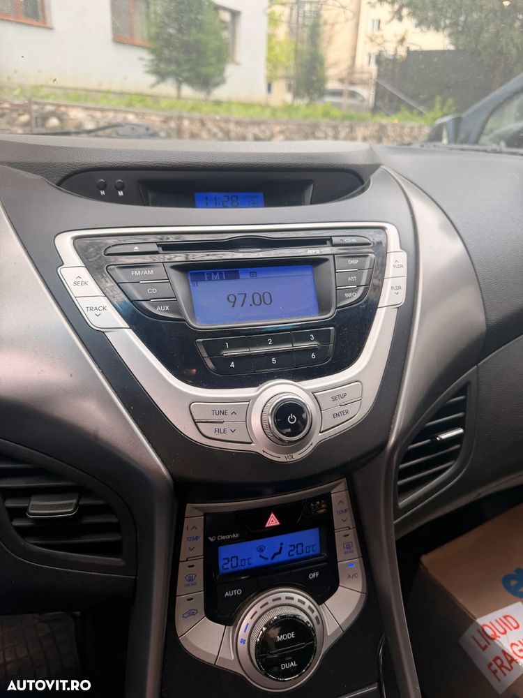 Hyundai Elantra 1.6 MPi - 5