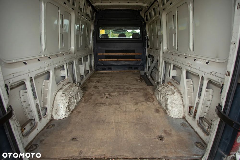 Volkswagen Crafter - 13