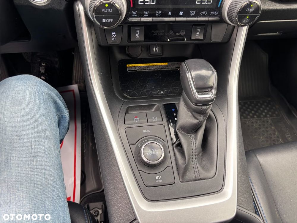 Toyota RAV4 2.5 4x4 Lounge - 16