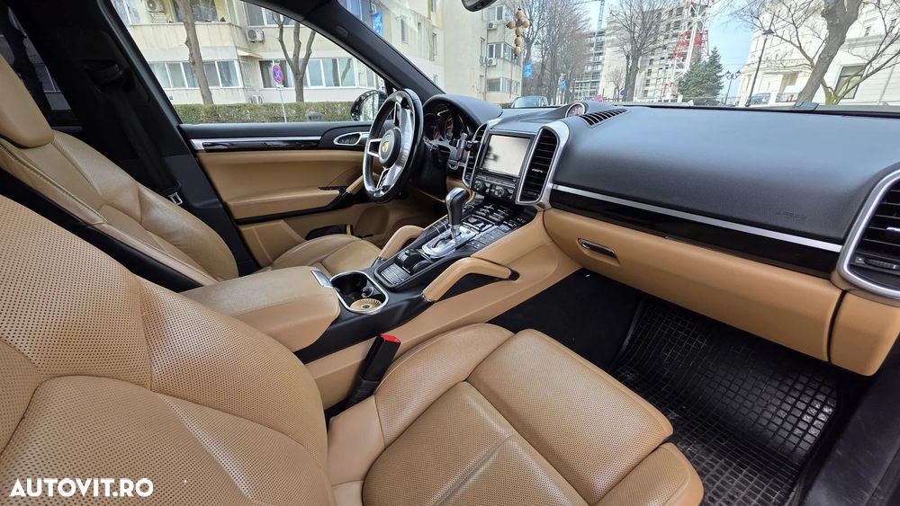 Porsche Cayenne 3.0 L - 6