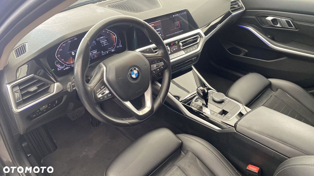 BMW Seria 3 318d Sport Line - 10