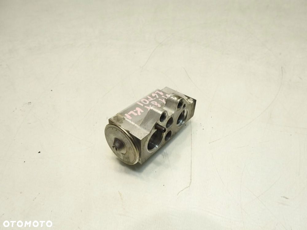 ZAWÓR ROZPRĘŻNY KLIMATYZACJI AUDI A1 8X 1.6 TDI - 5