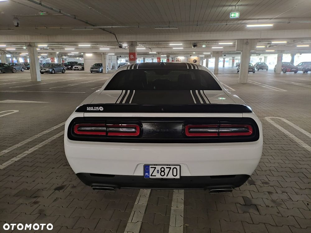 Dodge Challenger - 8