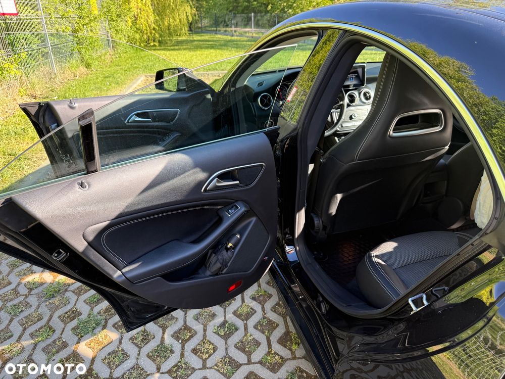 Mercedes-Benz CLA 180 7G-DCT - 11