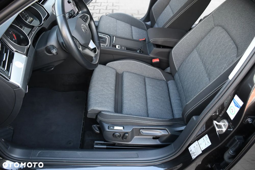 Volkswagen Passat 2.0 TDI SCR DSG Business - 11