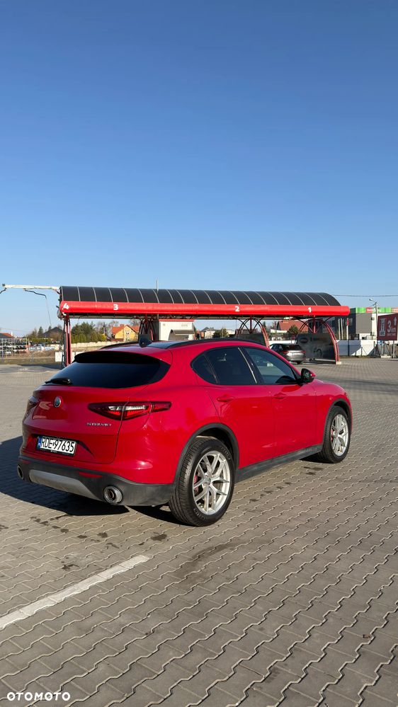 Alfa Romeo Stelvio 2.0 Turbo 16V AT8-Q4 Ti - 6