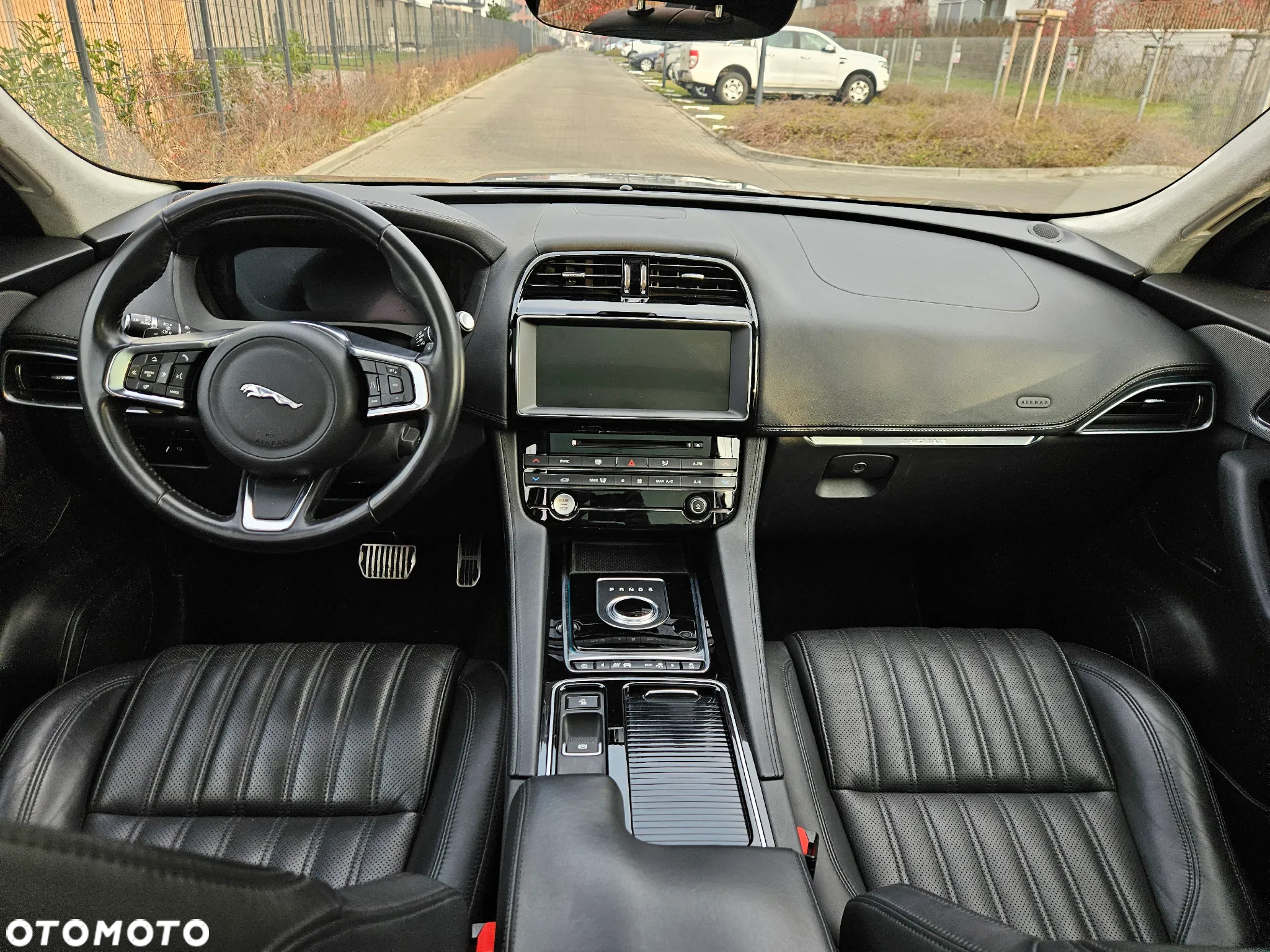 Jaguar F-Pace 30t AWD Prestige - 11