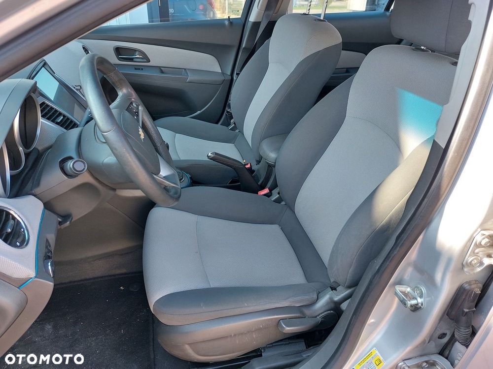 Chevrolet Cruze - 12