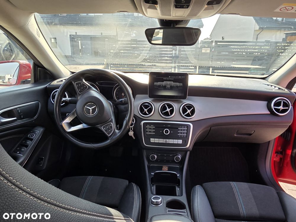 Mercedes-Benz CLA 220 4-Matic - 6