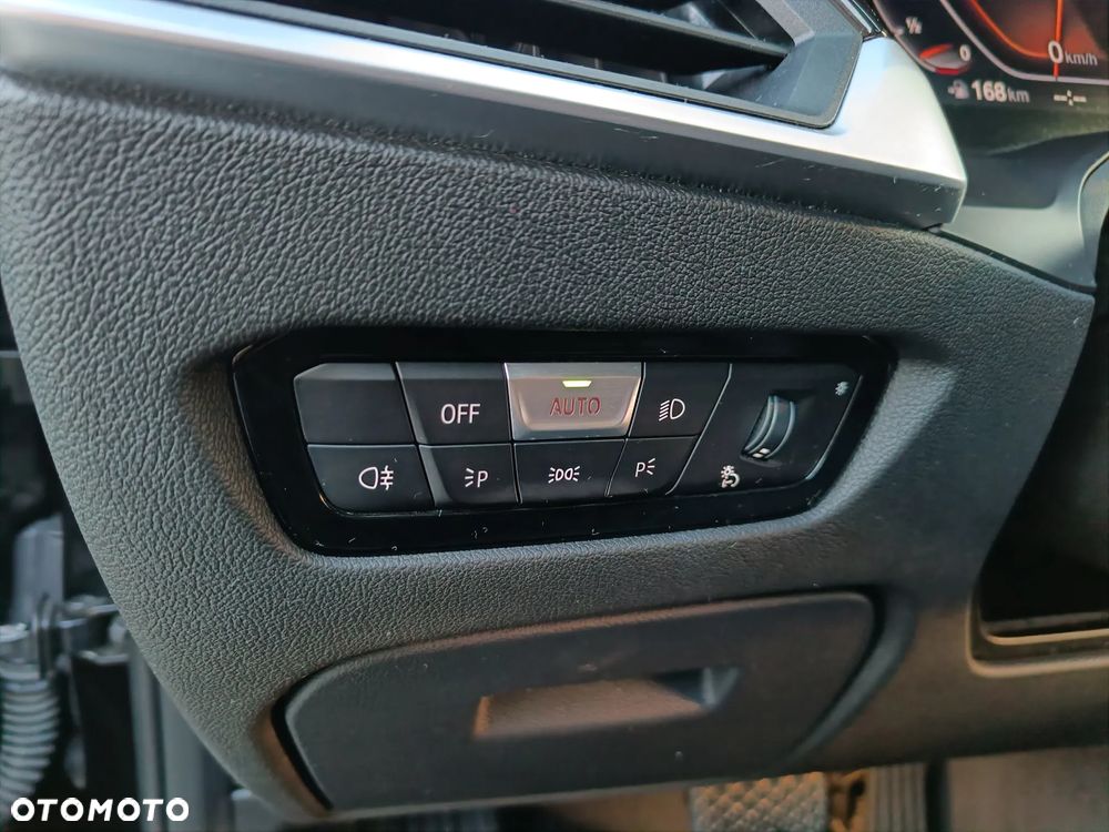 BMW Seria 3 330i xDrive Sport Line - 17