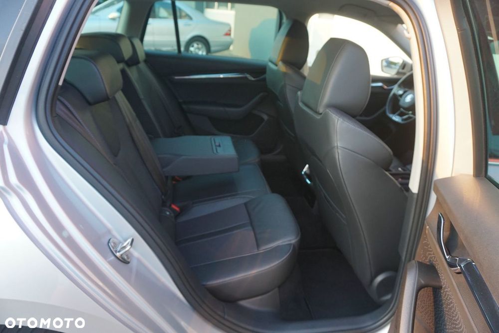 Skoda Octavia 2.0 TDI Sportline DSG - 32
