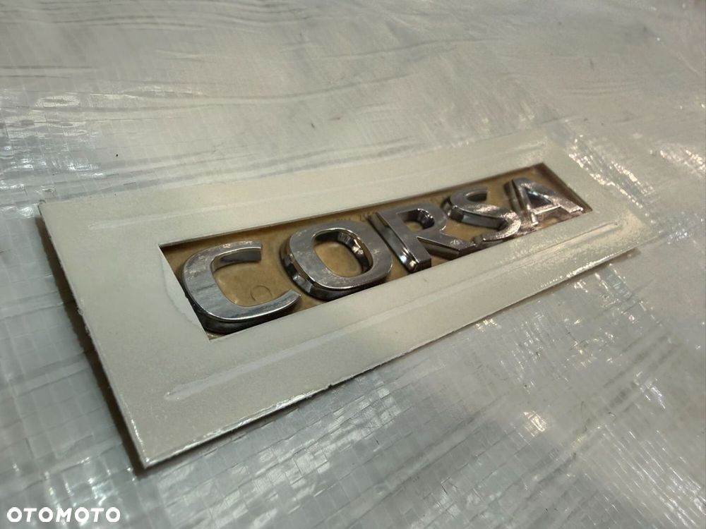 OPEL CORSA F EMBLEMAT NAPIS KLAPY TYŁ  NOWY ORYGINAŁ 9829773080 - 2