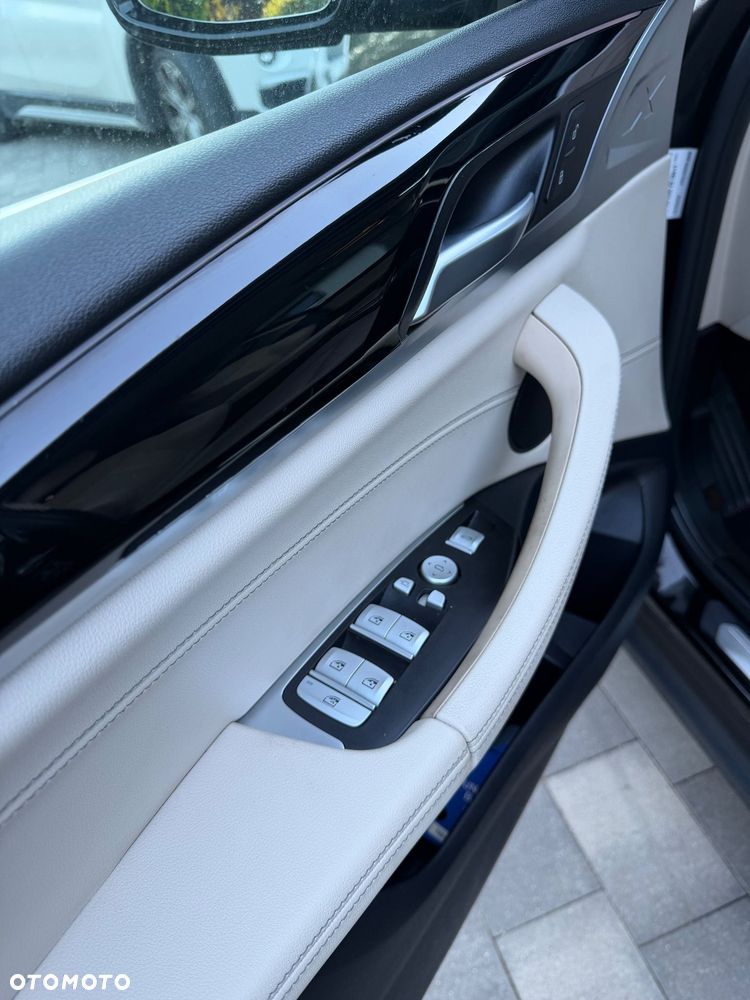 BMW X3 xDrive20d Luxury Line - 22