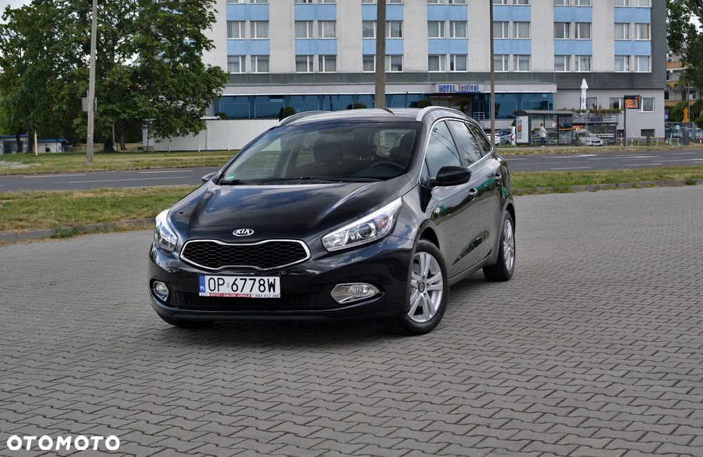 Kia Ceed 1.6 GDI Dream Team Edition - 1
