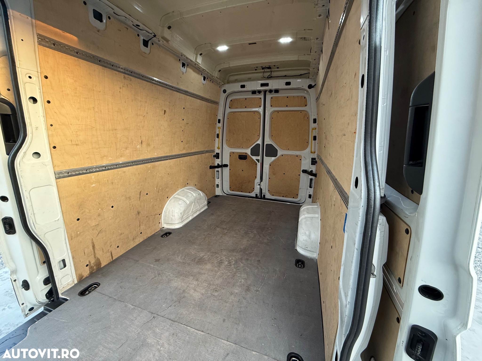 Volkswagen Crafter - 23