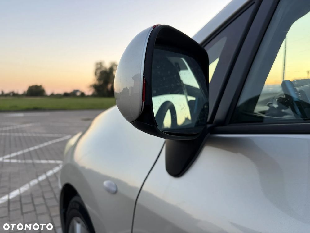 Toyota Auris 1.4 D-4D - 12