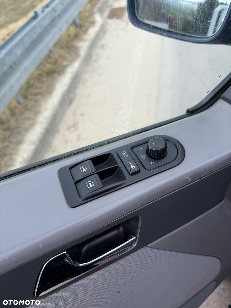 Volkswagen Multivan - 1