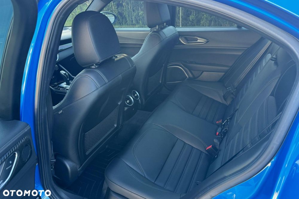 Alfa Romeo Giulia 2.0 Turbo 16V AT8-Q4 Veloce Ti - 25