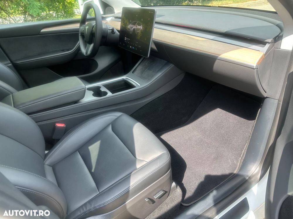 Tesla Model Y - 21