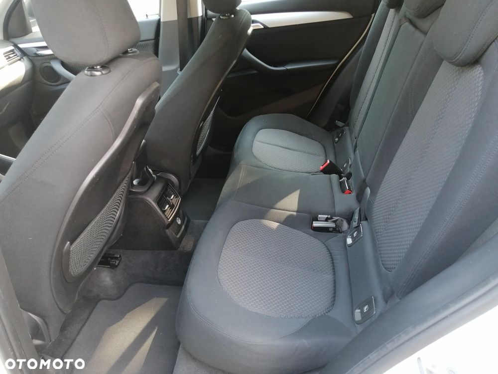 BMW X1 sDrive18d - 10