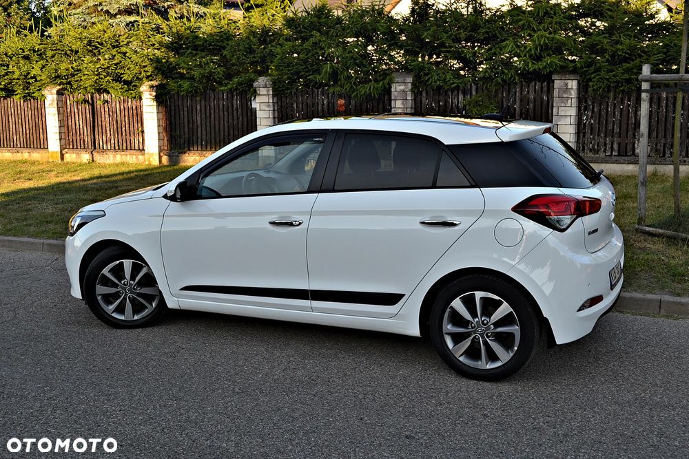 Hyundai i20 1.2 YES Gold - 12