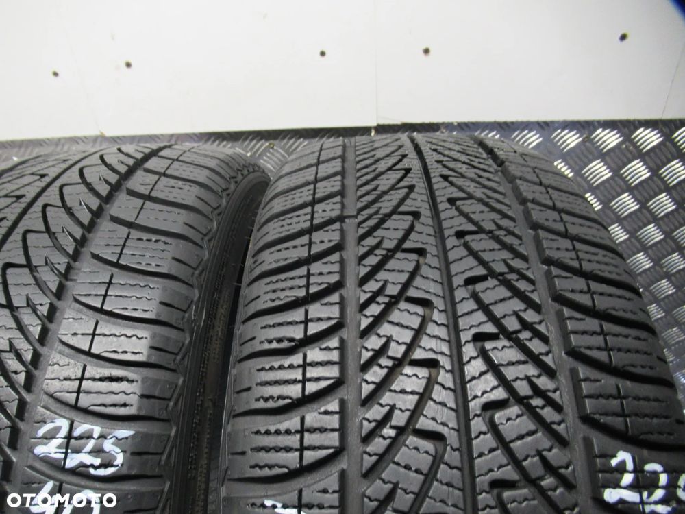 2x Goodyear UltraGrip 8 MO Performance 225/40/18 92Y 7,8mm - 2