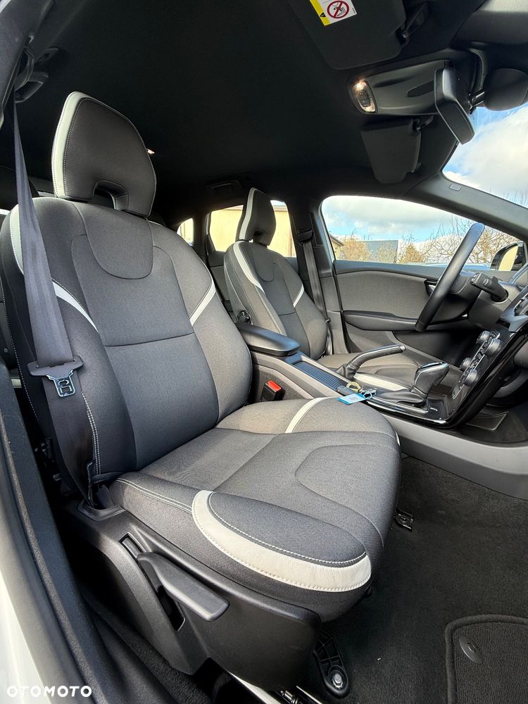 Volvo V40 Cross Country T3 Geartronic Momentum - 13