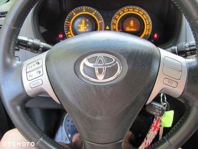 Toyota Auris 2.0 D-4D Prestige - 32