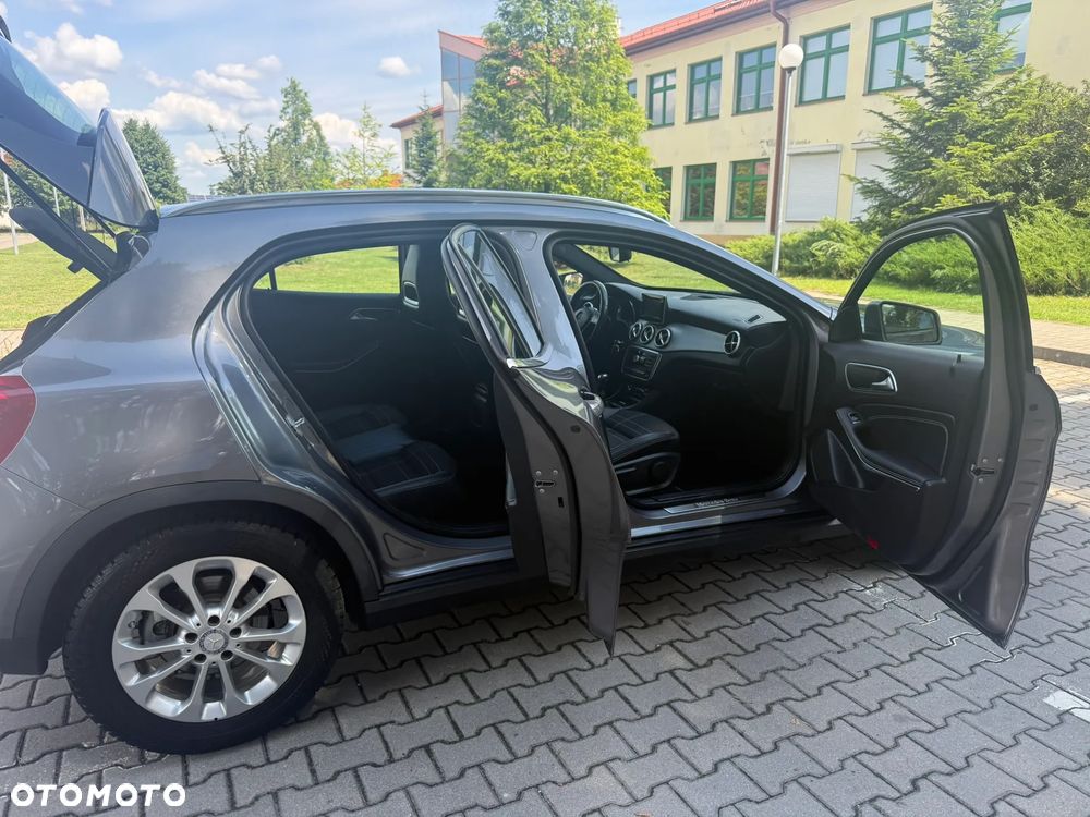 Mercedes-Benz GLA 200 UrbanStyle Edition - 34
