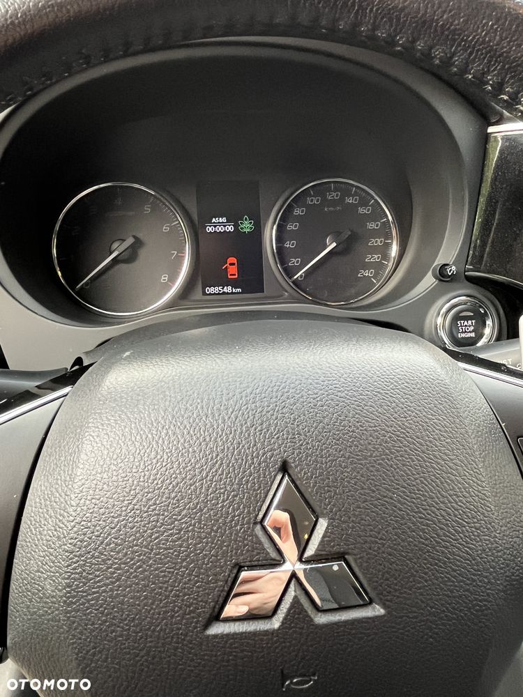 Mitsubishi Outlander 2.0 Intense + 4WD CVT - 29