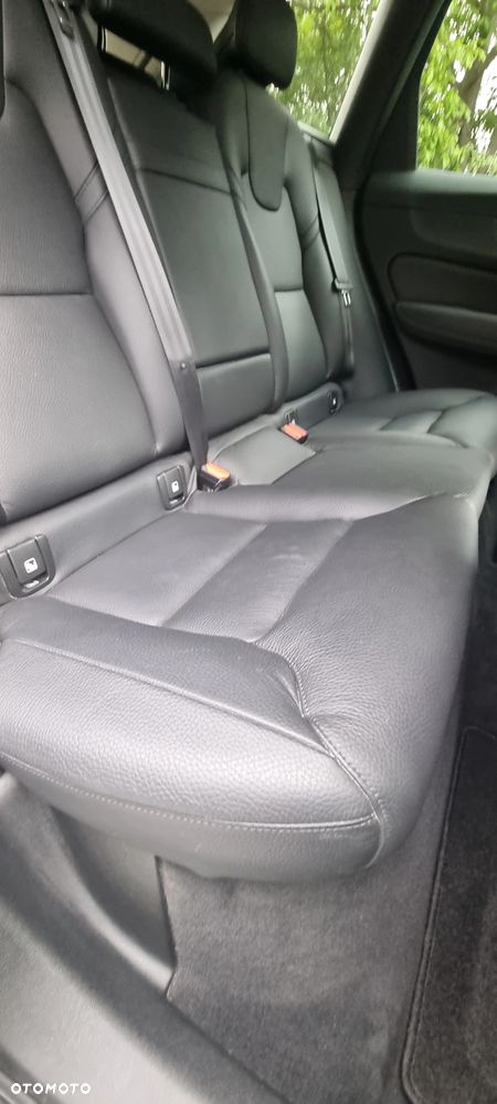 Volvo XC 60 ver-b4-d-momentum-pro - 30