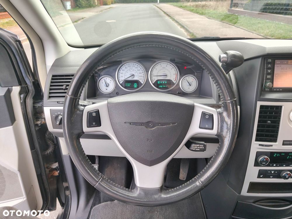 Chrysler Grand Voyager - 28