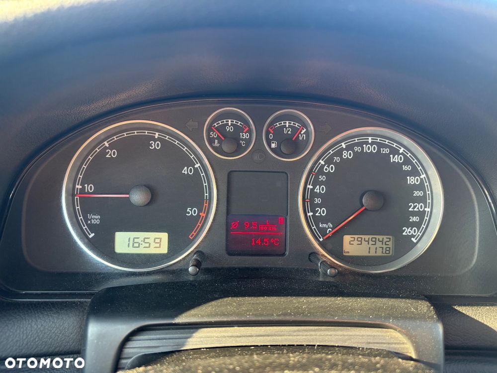 Volkswagen Passat 1.9 TDI Comfortline Family - 21