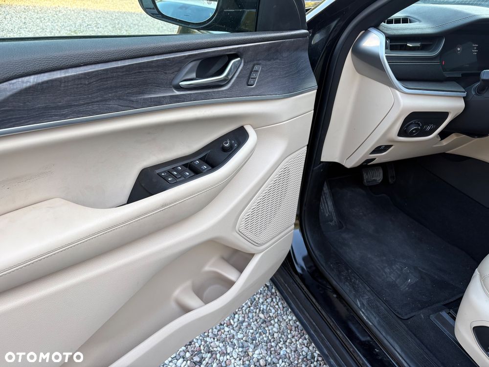 Jeep Grand Cherokee - 12
