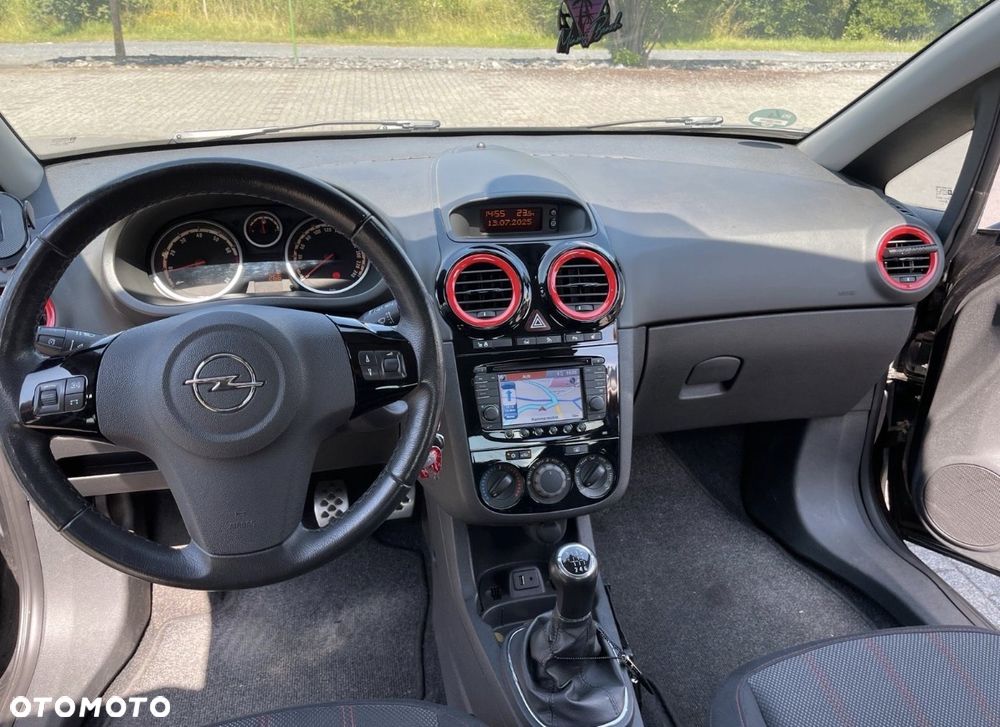 Opel Corsa 1.4 16V Cosmo - 10