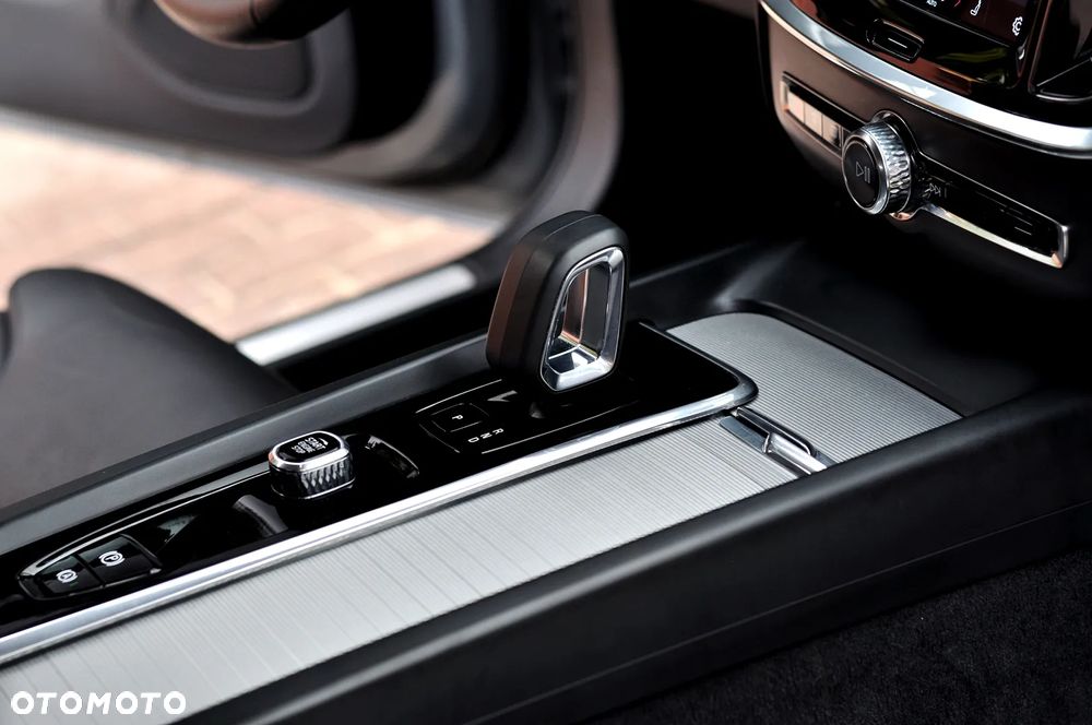 Volvo V60 Cross Country B4 D AWD Plus - 18