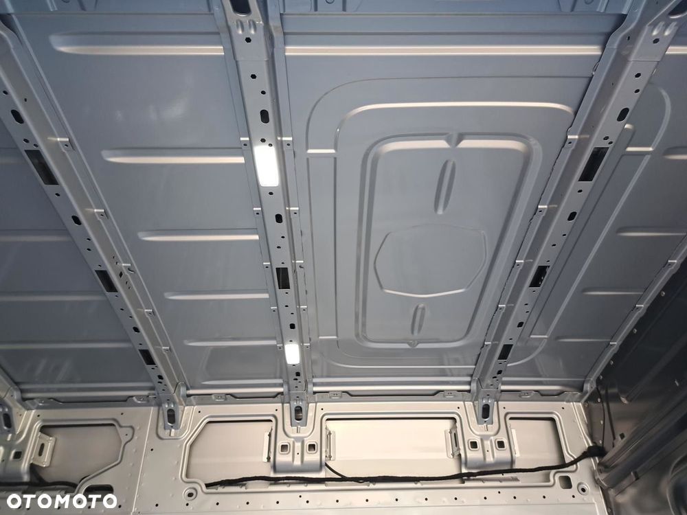 Volkswagen Crafter 35 furgon wysoki dach, 2,0 TDI 177KM, przedni, 6-bieg manualna 3640 mm, Euro 6 - 28