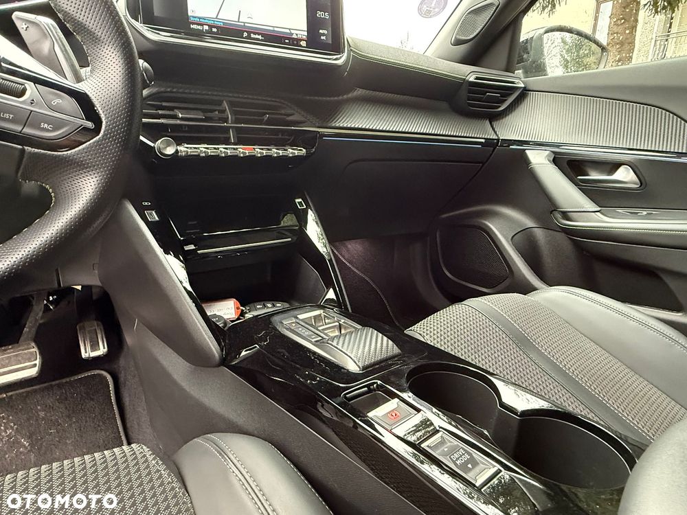 Peugeot 2008 PureTech 130 EAT8 GT Pack - 19