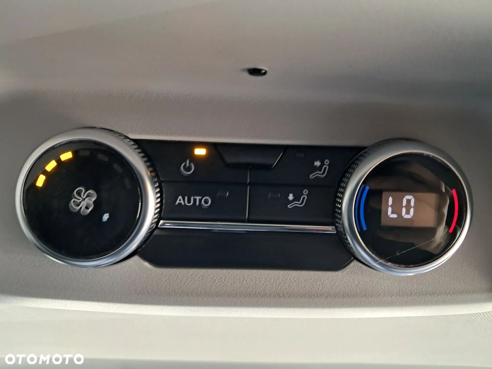 Volkswagen Caravelle 2.0 TDI L2 Life - 10