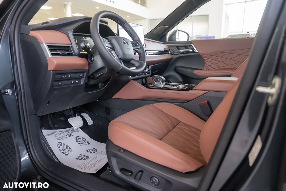 Mitsubishi Outlander 2.4 L 4X4 PHEV Instyle Ultimate - 22