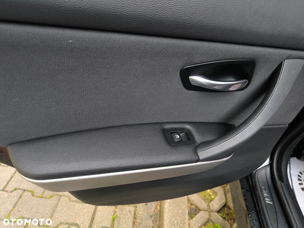 BMW Seria 3 318i Touring Edition Lifestyle - 22