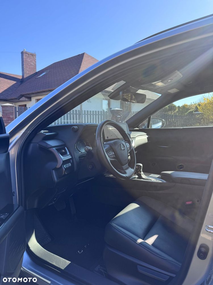 Lexus UX - 9