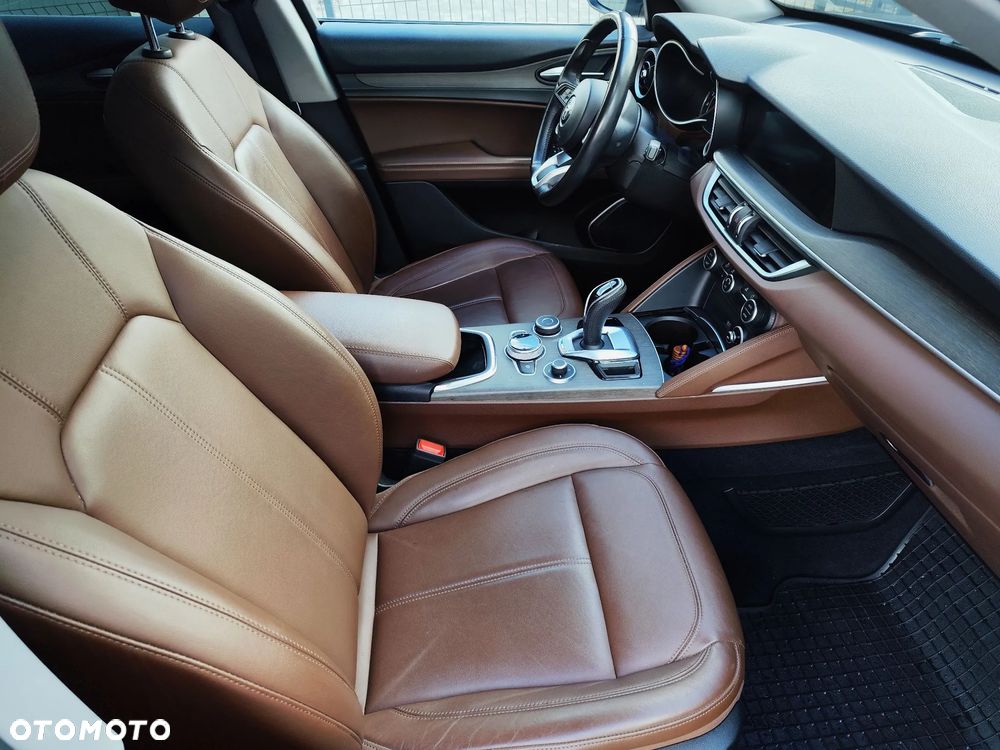 Alfa Romeo Stelvio 2.0 Turbo 16V AT8-Q4 Ti - 9