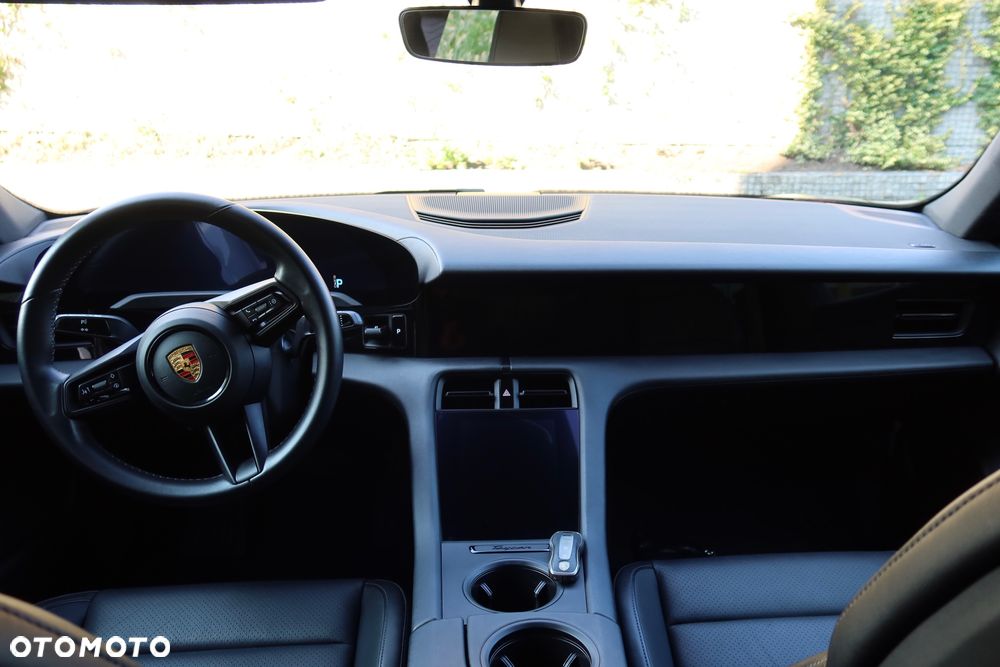 Porsche Taycan 4S Cross Turismo - 2