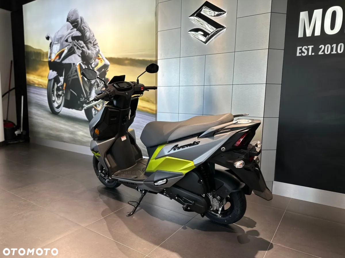 Suzuki Avenis - 6
