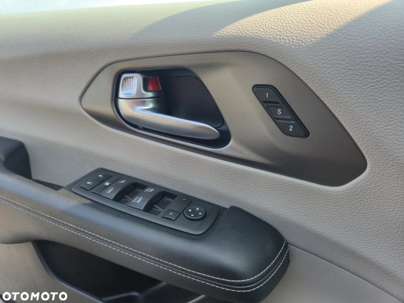 Chrysler Pacifica - 26